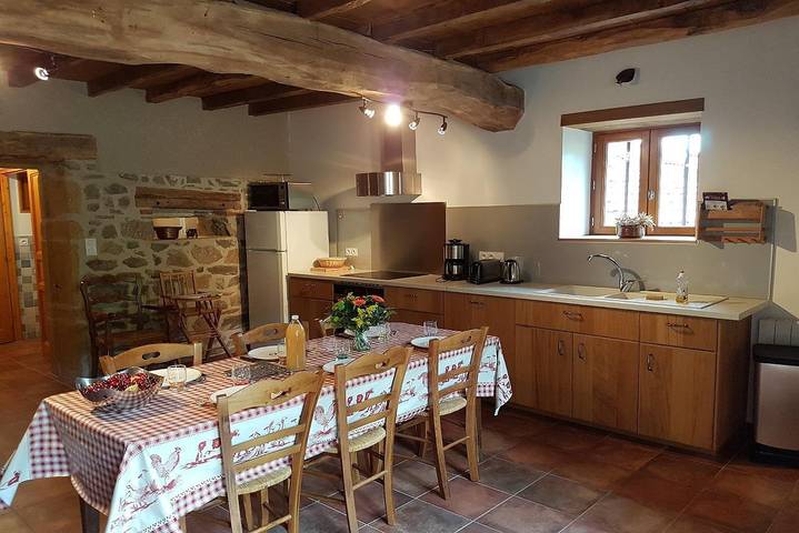 Gîte pour 6 personnes, avec terrasse à Montrottier - 3