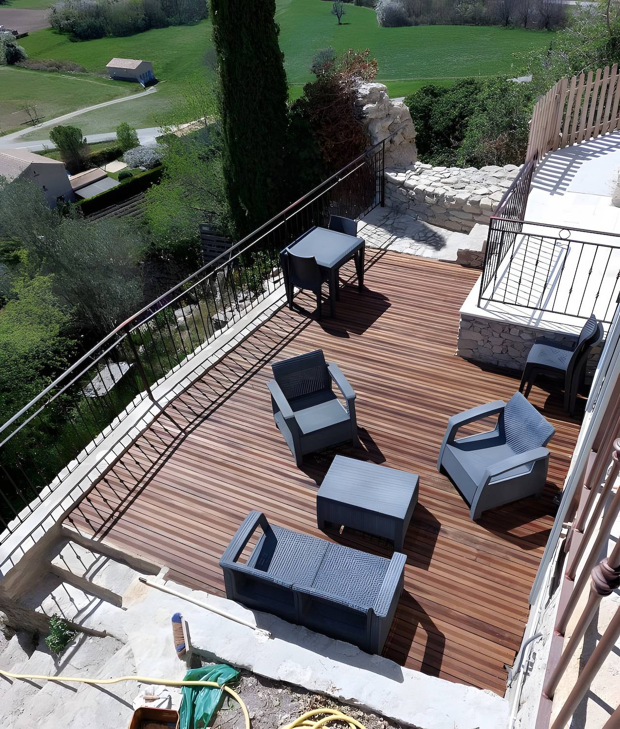 Ganzes Studio, Studio-Apartment 'Les Restanques' mit Bergblick, privater Terrasse und Wlan in Montbrun-les-Bains, Nyons und Umgebung