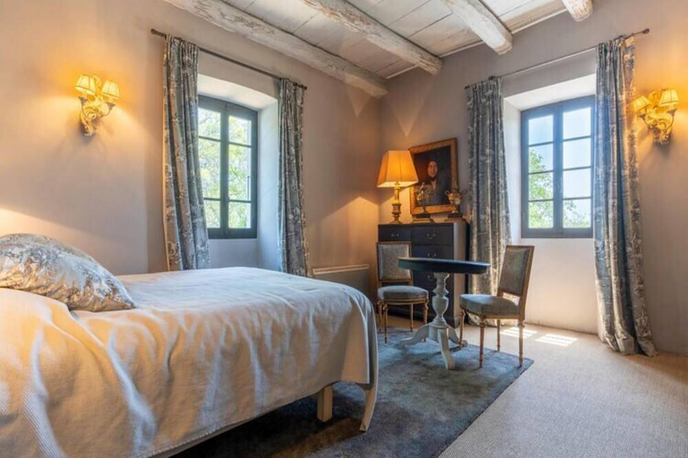 Beautiful former farmhouse with swimming pool in Labeaume, Ardèche