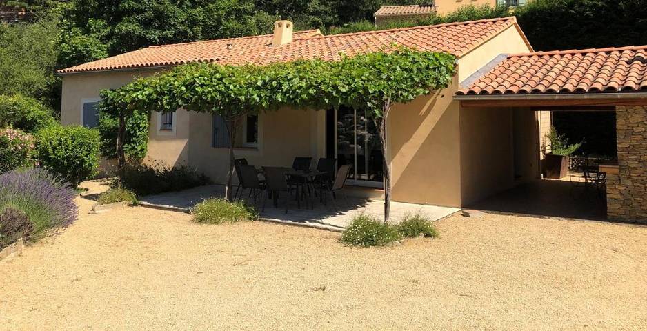 Location de vacances pour 6 personnes, avec piscine ainsi que vue et jardin à Nyons - 2