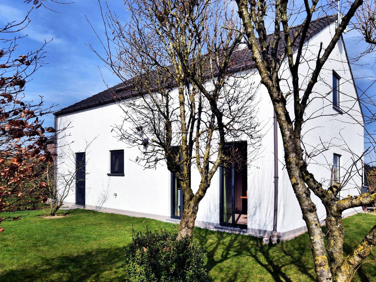 Spacious and attractive holiday home in peaceful setting with beautiful, large garden in Marche-en-Famenne, Province de Luxembourg
