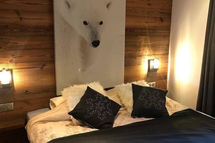 Entire apartment, Beautiful ground floor ski in /out apartment. 2 mins from lift in Station de Morillon, Grand Massif