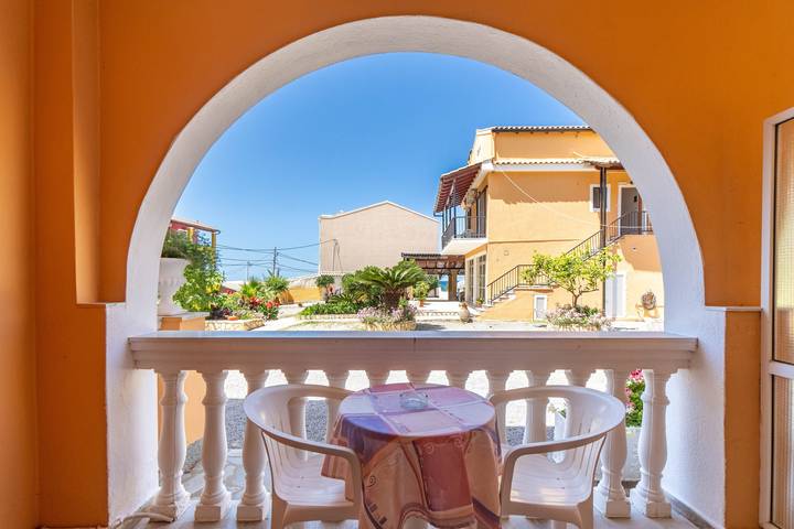 Studio für 2 Personen, mit Balkon und Garten sowie Kinderpool auf Korfu
