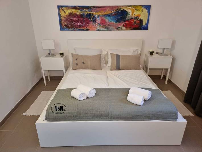 Ferienwohnung für 2 Personen, mit Meerblick und Terrasse sowie Garten und Ausblick in Portoroz
