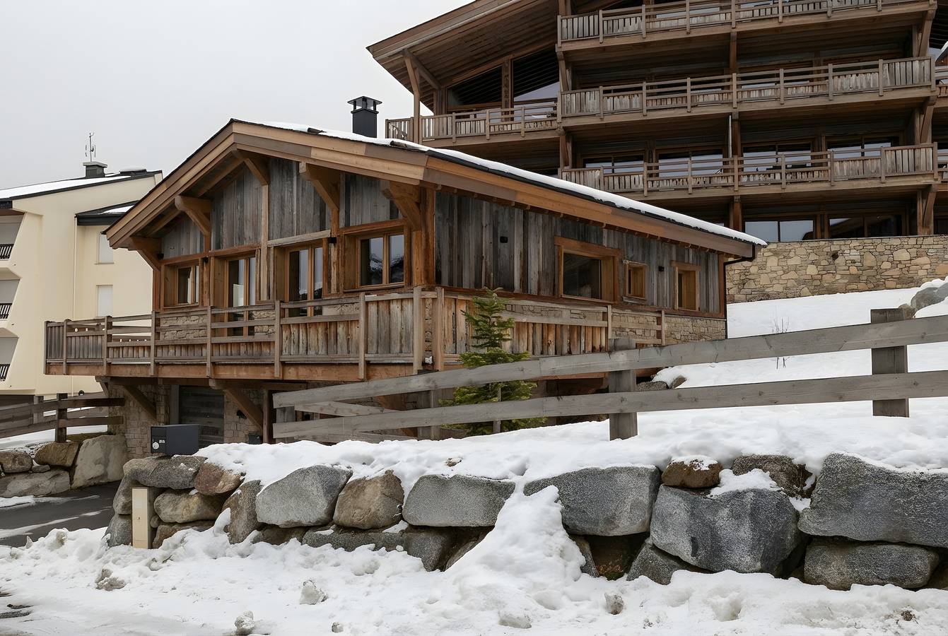 Chalet 'Nid des Écureuils' con vista montagna, terrazza privata e Wi-Fi in Font-Romeu-Odeillo-Via, Parco naturale regionale dei Pirenei catalani