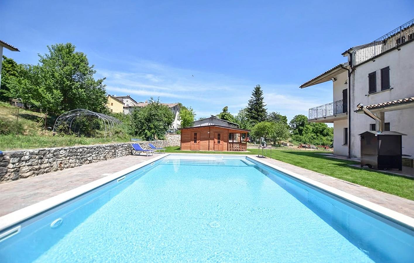 Appartamento intero, Accogliente appartamento con piscina, giardino e Wi-Fi gratuito in Spoleto, Perugia e dintorni