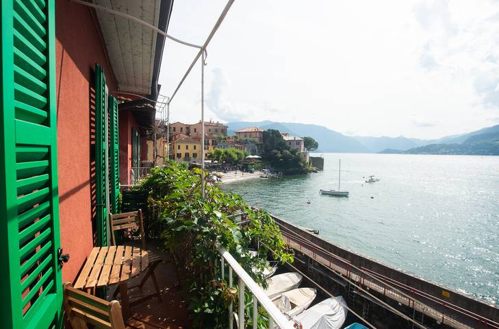 Apartamento para 4 personas, con vistas al lago además de vistas y balcón en Municipio de Varenna