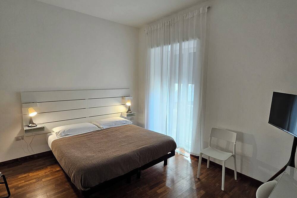 Double or Twin - Private Outdoor Bathroom and Private Parking in Loco in Potenza, Potenza Provinz