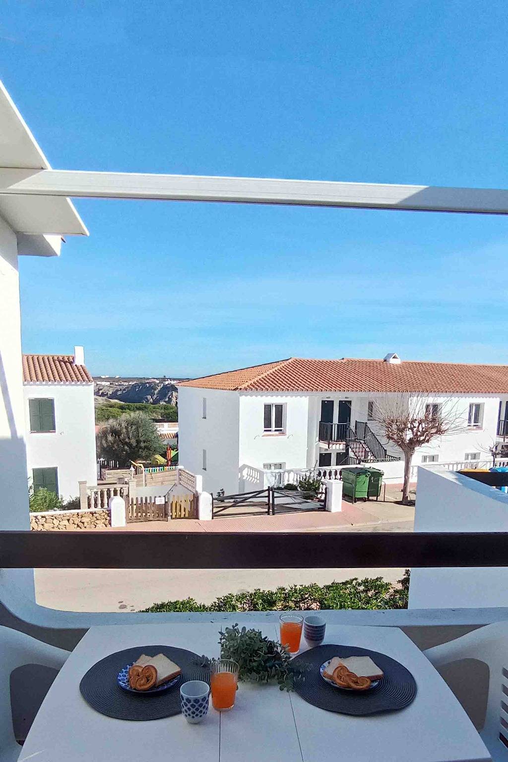 Apartamento entero, Apartamento Costa Arenal con vistas al mar, piscina comunitaria Premium y cerca de la playa in Arenal d'en Castell, Es Mercadal