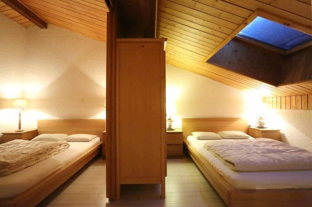 Entire apartment, Courchevel: Cosy and spacious family duplex - Courchevel Village - 3* in Saint-Bon-Tarentaise, Les Trois Vallées