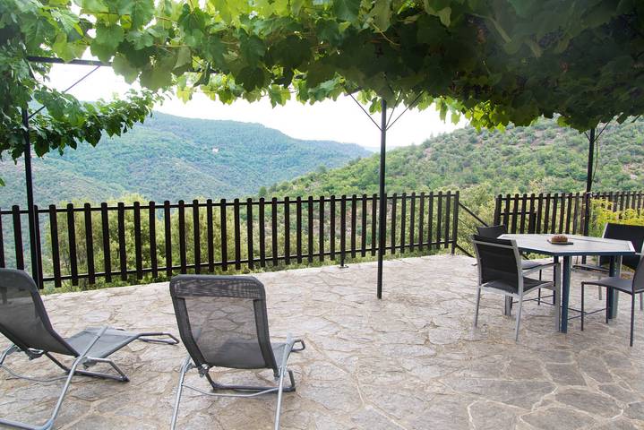 Gîte pour 4 personnes, avec Terrasse ainsi que Jardin et Vue