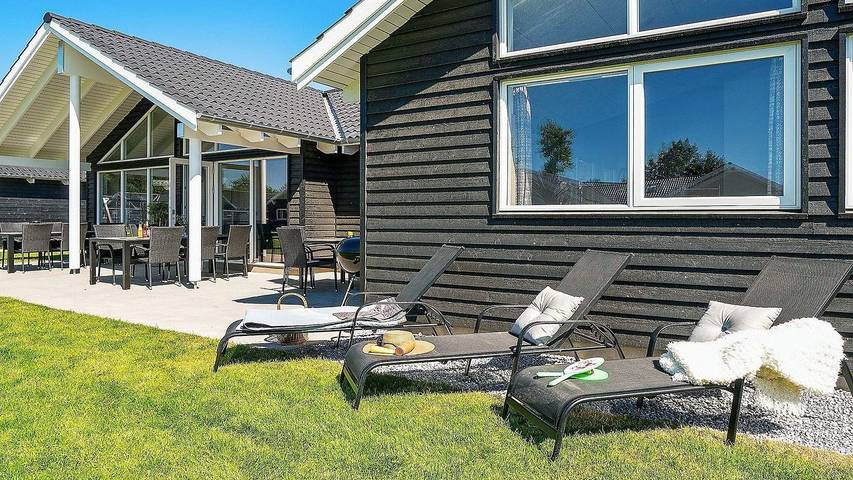 Ferienhaus für 17 Personen, mit Terrasse und Sauna sowie Whirlpool und Pool in Olpenitz - 2