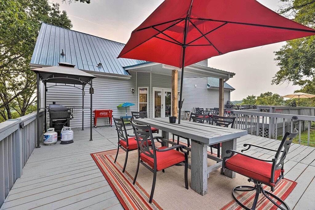 'Hilltop Hideaway' Branson Home w/ Trampoline! in Taney County