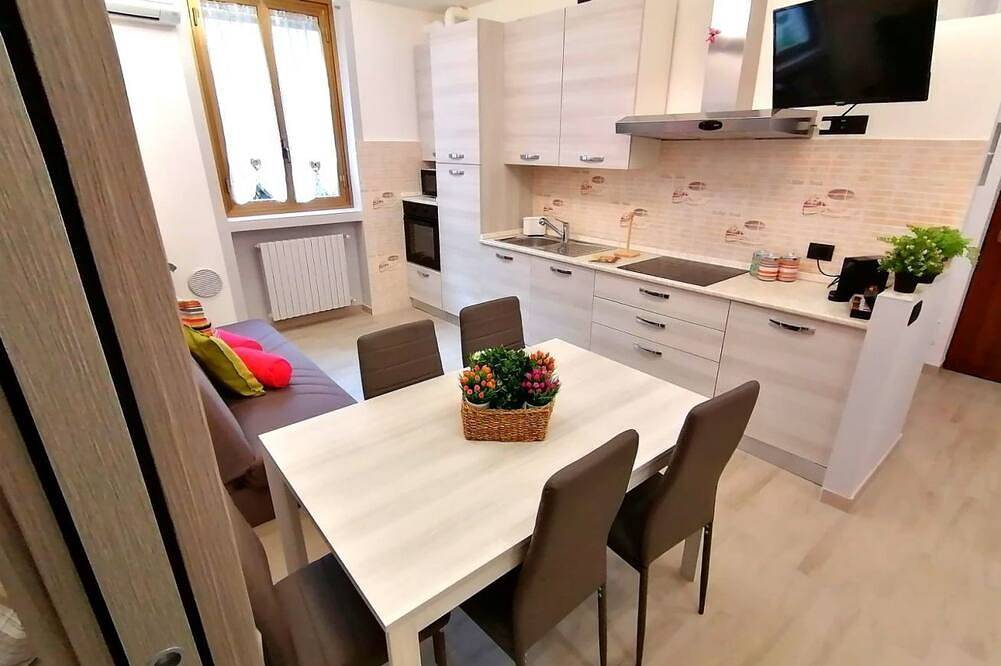 Apartamento entero, Bnbook - Two-Bedroom Apartment Near the Train Station in Ρ, Provincia de Milan