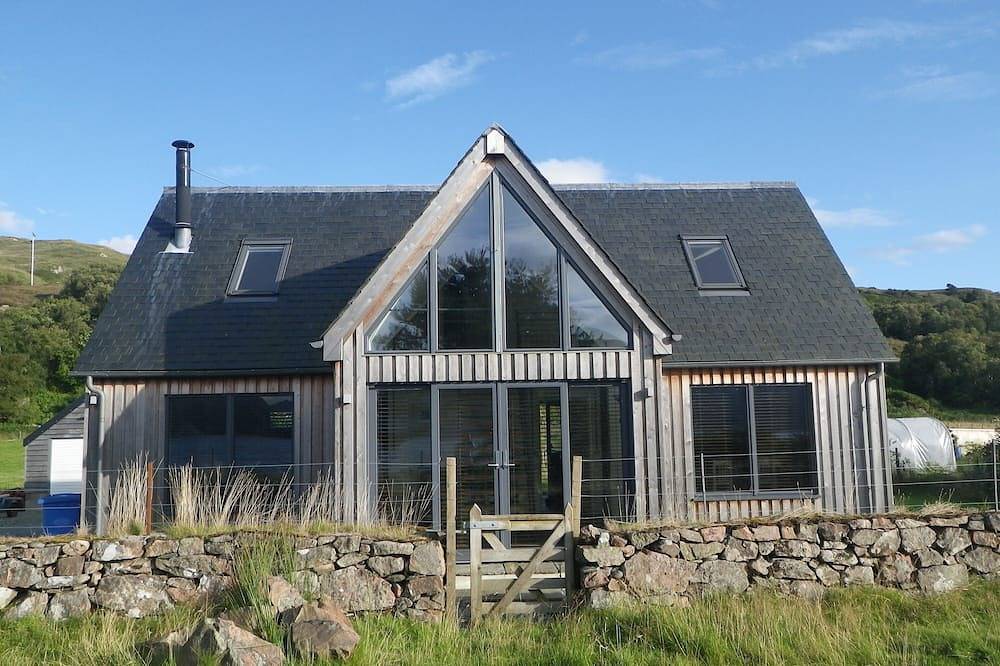 Prachtige individueel ontworpen Property On Shore in het Dorp van Glenelg in Loch Hourn, Highlands