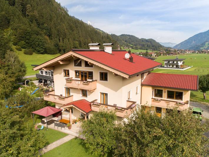 Chalet für 8 Personen, mit Balkon und Garten in Aschau im Zillertal