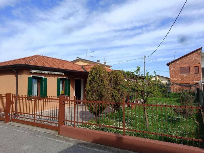 Casa vacanza per 7 persone, con panorama e giardino a Noale