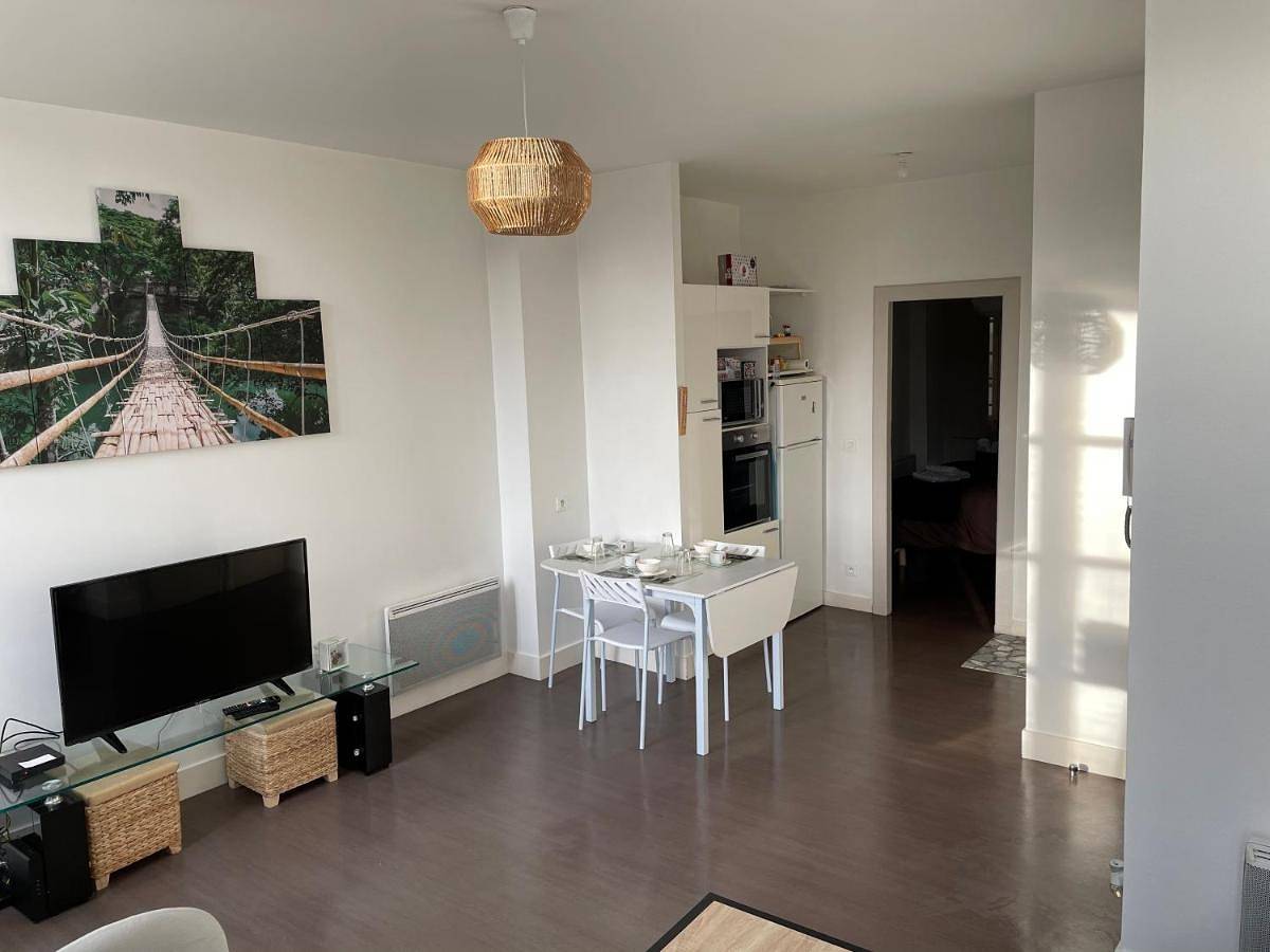 Appartement entier, One-Bedroom Apartment in Pau, Béarn