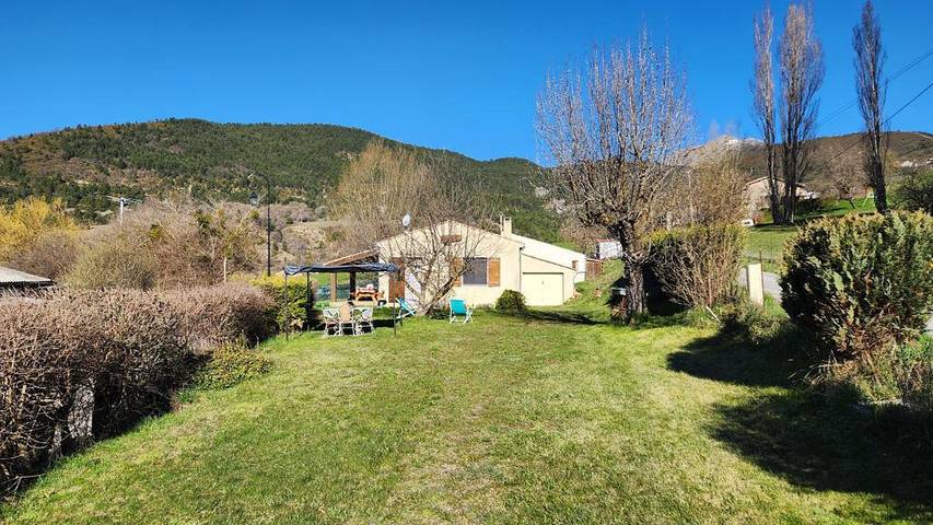 Gîte pour 6 personnes, avec Terrasse et Jardin dans Tartonne