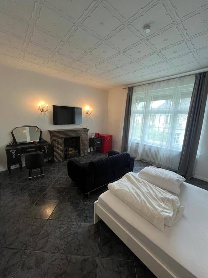 Ferienwohnung für 23 Personen, mit Whirlpool und Terrasse sowie Garten in Wilmersdorf Berlin - 4