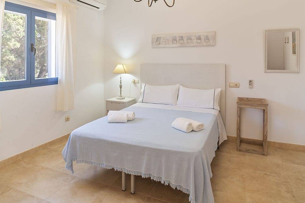 Es Lliri Blanc - Wonderful house with views of the countryside and free Wifi. in Formentera, Balearic Islands