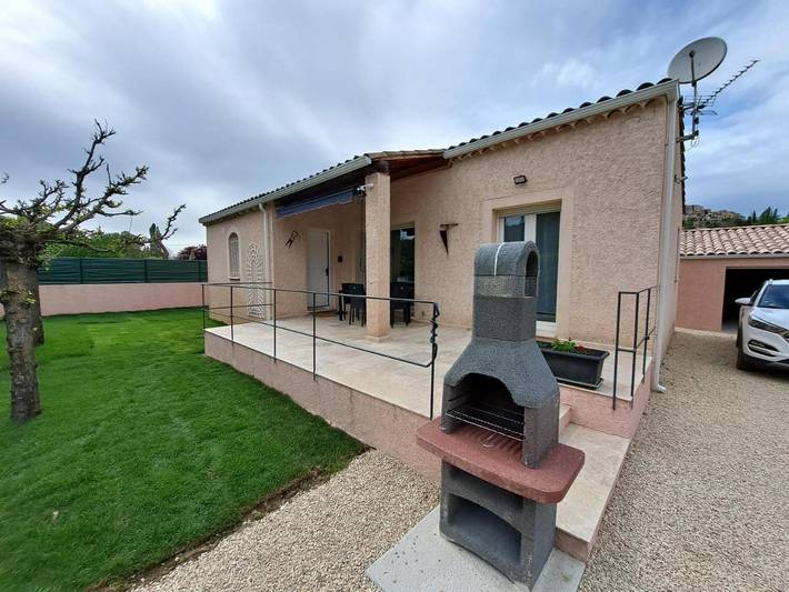 Location de vacances pour 6 personnes, avec jardin ainsi que bassin pour enfant et piscine à Dauphin (homonymie) - 3