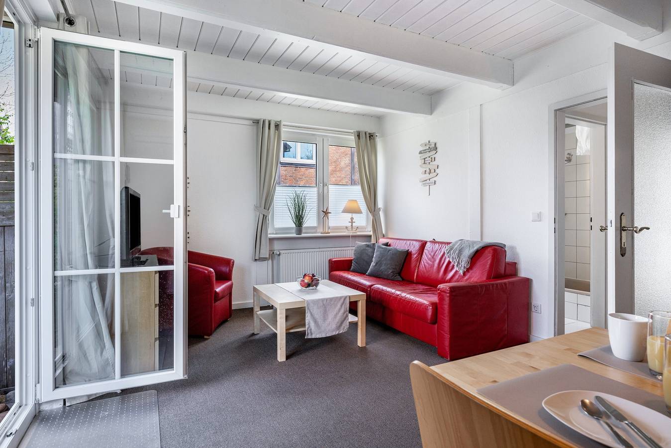 Entire apartment, Apartment 'Kleine Ella Pellworm' with Private Terrace, Shared Garden and Wi-Fi in Pellworm, North Friesland
