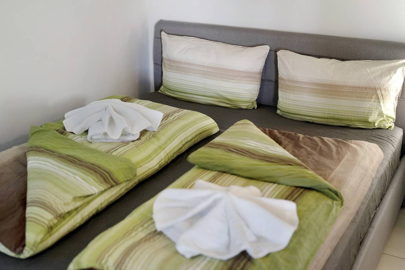 Entire apartment, Apartment 2, 20 sqm with Shared Terrace and Wi-Fi in Europa-Park, Rheinhausen