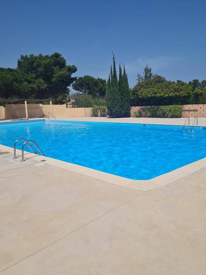 Appartement de vacances pour 4 personnes, avec piscine ainsi que jardin et vue