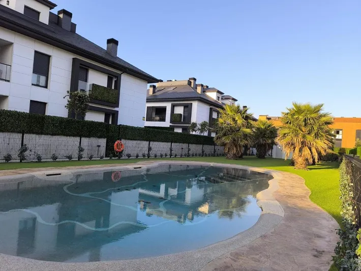 Apartamento de vacaciones para 4 personas, con piscina además de vistas y jardín - 1