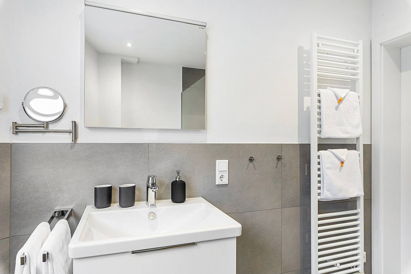 Ganze Wohnung, Ferienwohnung 'Buchfink B, 50qm' mit Bergblick, privater Terrasse und Wlan in Lennestadt, Sauerland