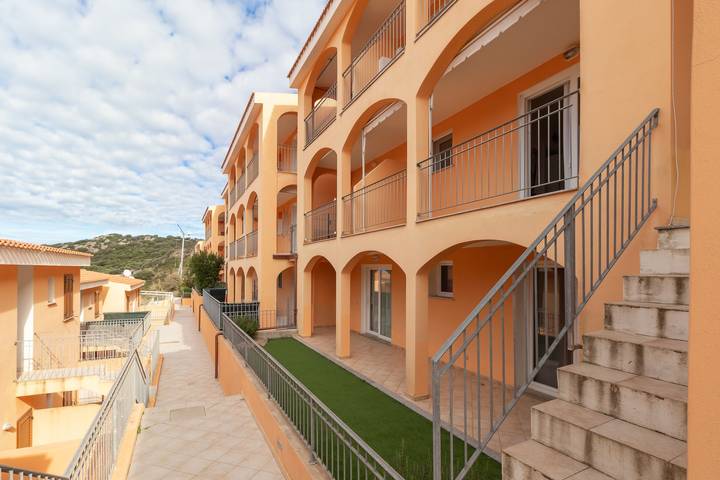 Casa vacanze "Frisaia F3" con piscina, terrazza privata e aria condizionata in Trinità d'Agultu e Vignola (Borgo), Trinità d'Agultu e Vignola