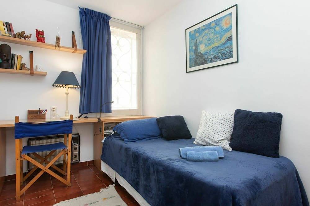 Entire apartment, Cosy apartment for 6 people with Wifi, pool, Tv, terrace and pets allowed in Cala San Francisco, Blanes