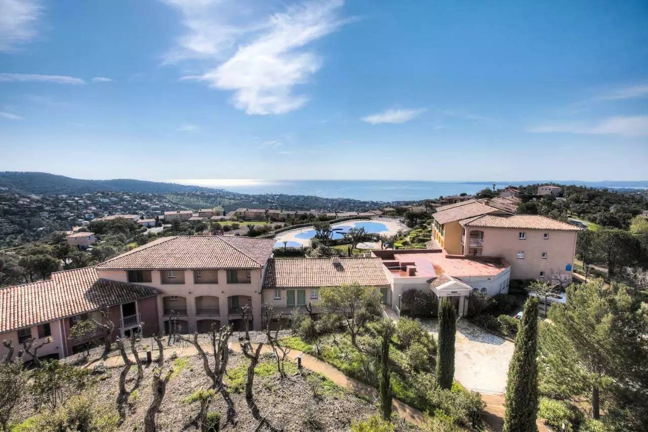 Entire apartment, Air-conditioned apartment 2 rooms 6 people - Prestige in Roquebrune-sur-Argens, Draguignan region