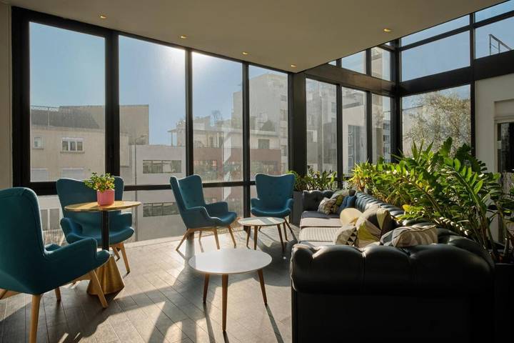 Hôtel pour 2 personnes, avec terrasse et vue, animaux acceptés à Suresnes - 4