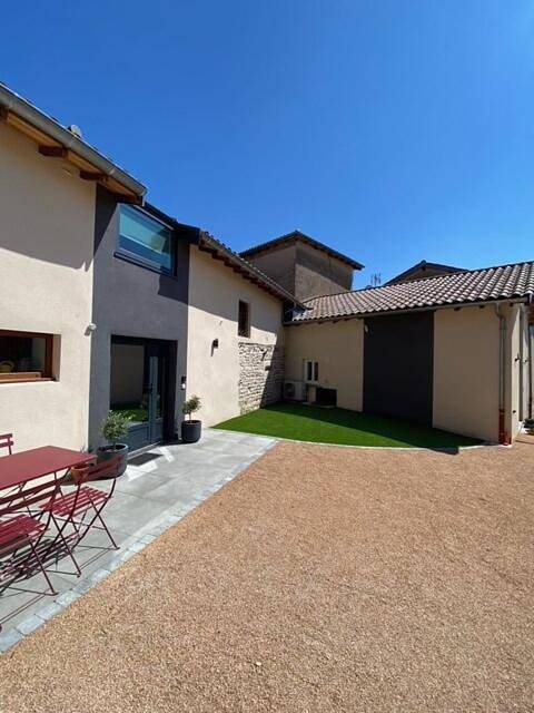 Gîte pour 4 personnes, avec sauna et jacuzzi ainsi que piscine et jardin à Cercié - 4