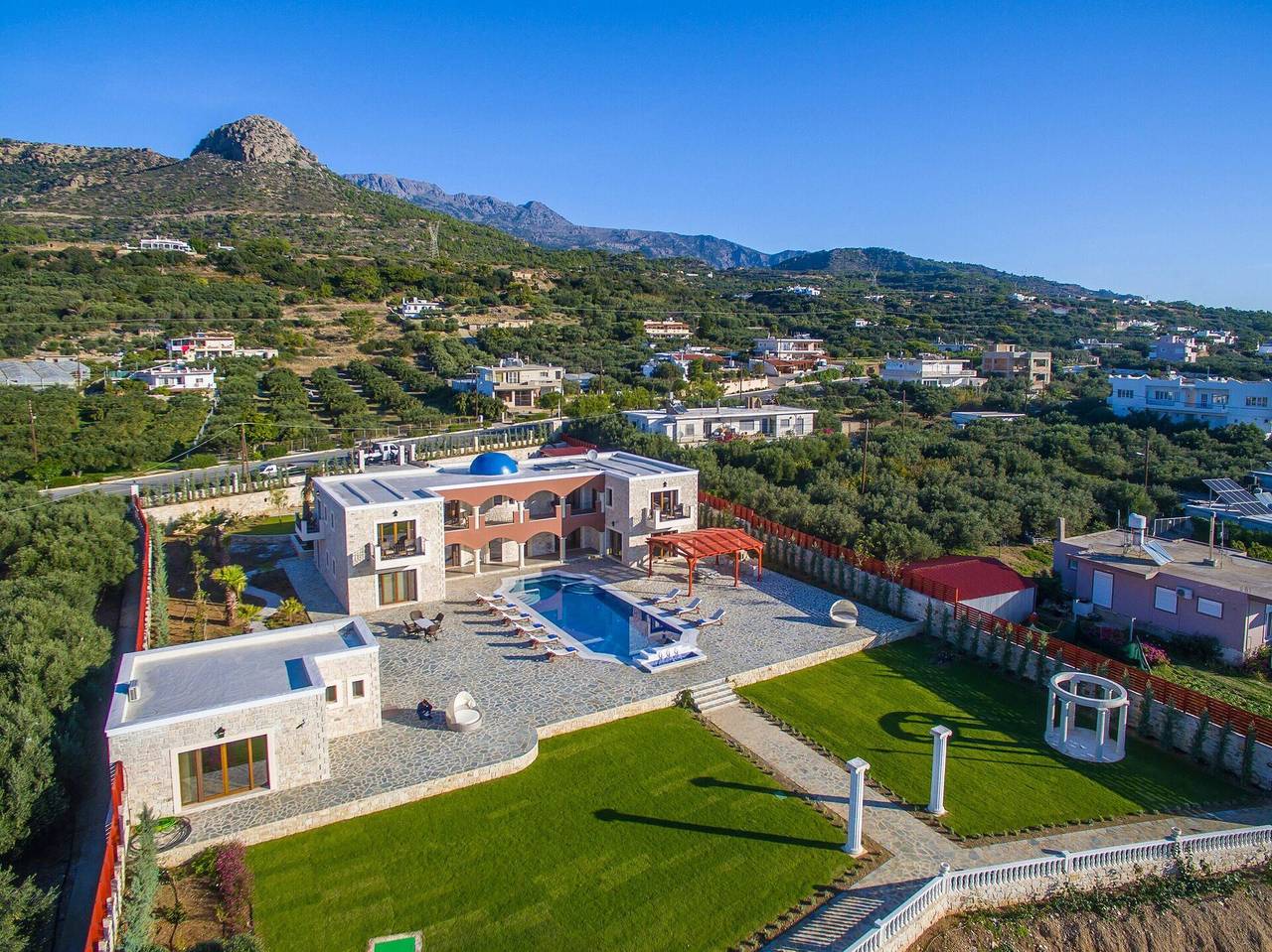 Villa für 16 Personen mit Pool in Ferma, Lasithi