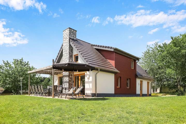 Bungalow für 12 Personen, mit Balkon/Terrasse und Terrasse sowie Sauna in Kell am See