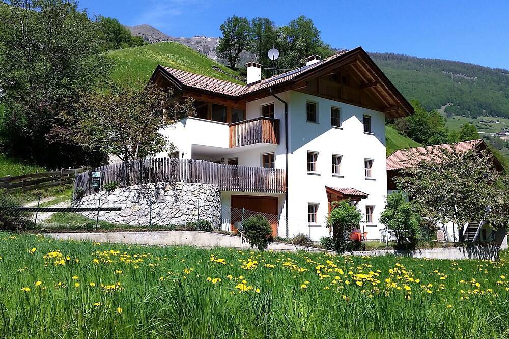 Ganze Wohnung, App. 1 Auhaus large most beautiful apartment for 2, ideal for 4 maximum 5 persons in Martell, Nationalpark Stilfser Joch