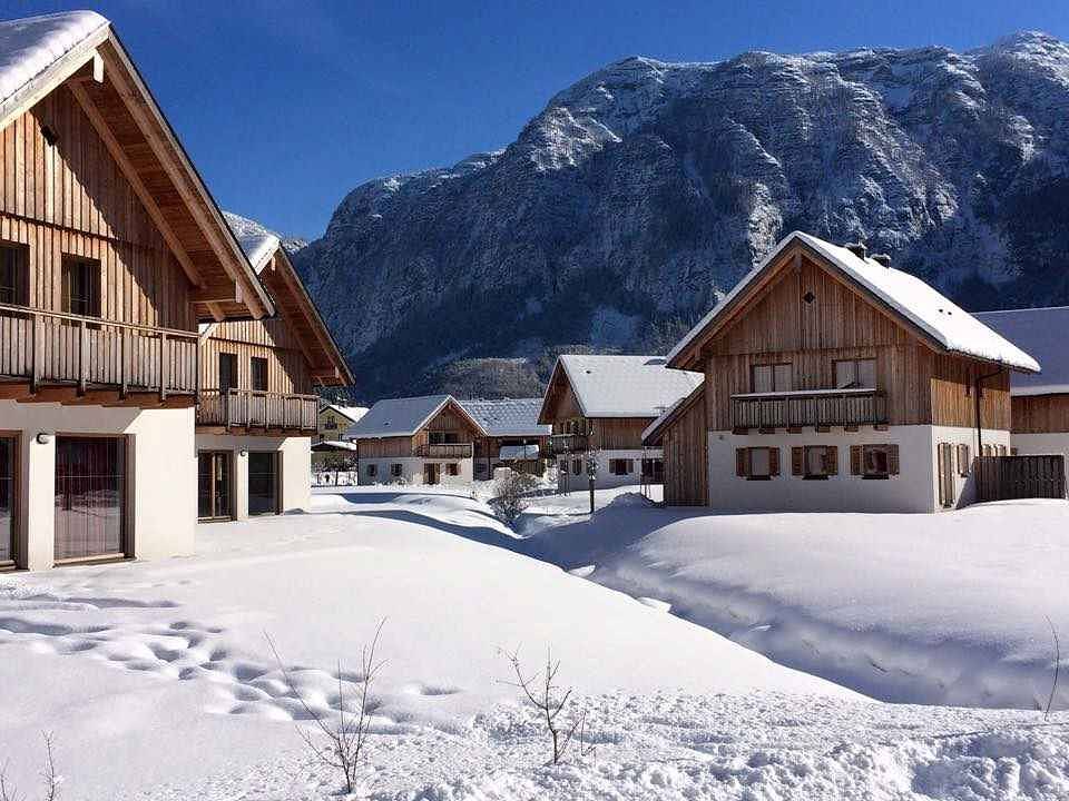 Ferienhaus mit Hallenbad, Wellness, Kinderspielplatz und eigener Sauna im Feriendorf  in Obertraun, Dachstein Salzkammergut