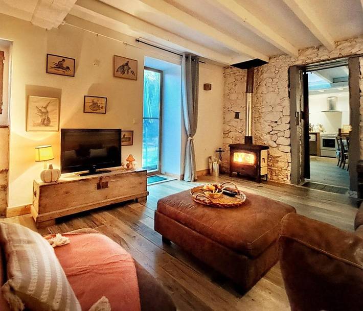 Gîte pour 6 personnes, avec jardin et jacuzzi, adapté aux familles à Lys (homonymie)