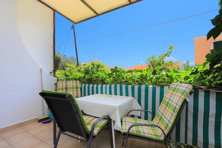 Ferienwohnung für 3 Personen, mit Balkon/Terrasse an der Makarska Riviera