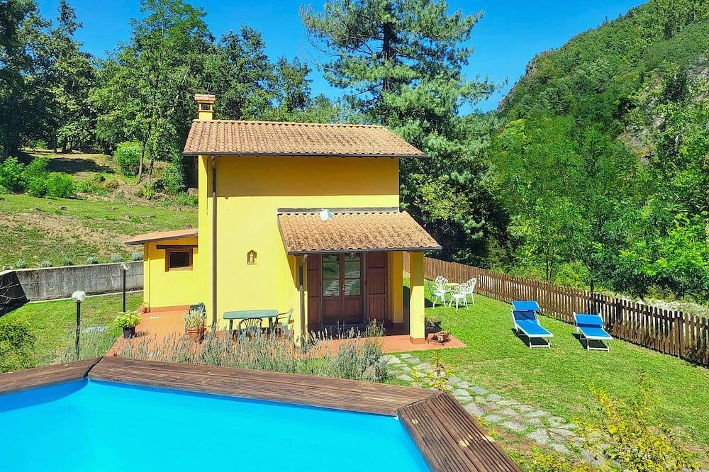 Romantische Riverside Property, kleiner privater Pool. Wifi. Zu Fuß zum Dorf. in Piazza al Serchio, Garfagnana