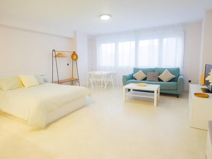 Ganzes Studio, Studio Central Beach in Estepona Old Town, Estepona