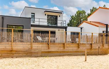 Location de vacances pour 10 personnes, avec jardin ainsi que piscine et terrasse dans Plage de la Renaudiere (Notre-Dame-de-Monts)