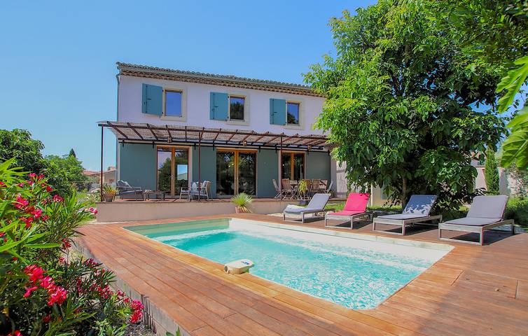 Location de vacances pour 8 personnes, avec jardin ainsi que terrasse et piscine à Grignan - 4