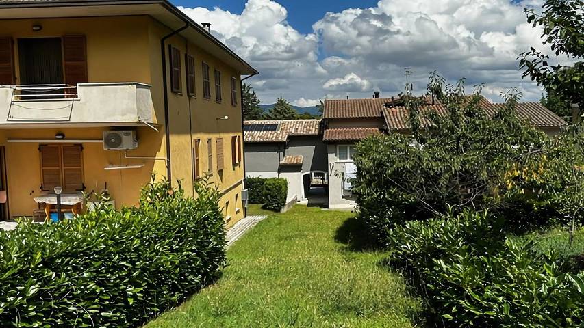 Gîte pour 5 personnes, avec balcon/terrasse à Esanatoglia