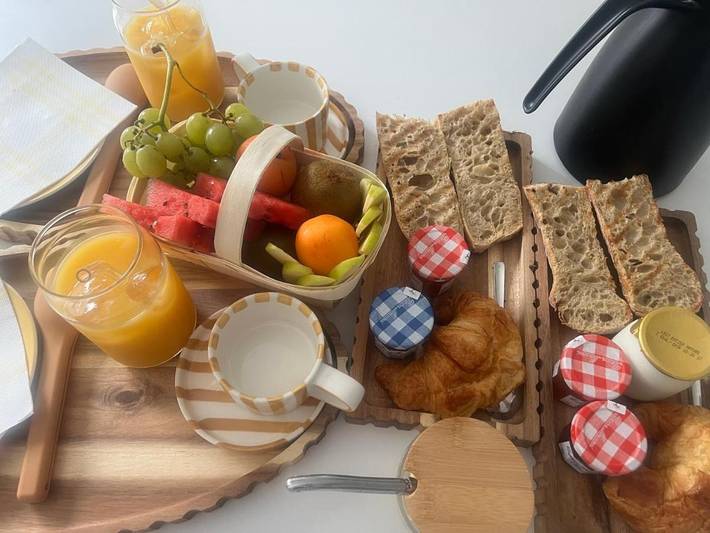 Chambre d’hôte pour 2 personnes, avec terrasse ainsi que vue et piscine dans le Var - 2