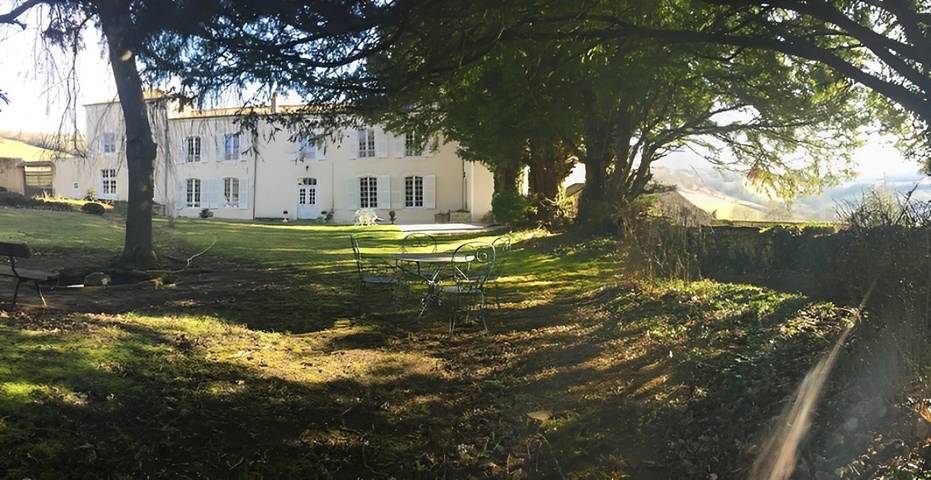 Chambre d’hôte pour 2 personnes, avec piscine ainsi que jardin et jacuzzi dans le Puy-de-Dôme - 2