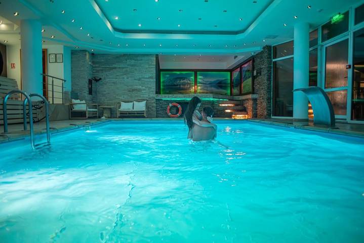 Hôtel pour 3 personnes, avec piscine et jacuzzi ainsi que jardin et sauna à Sinaia
